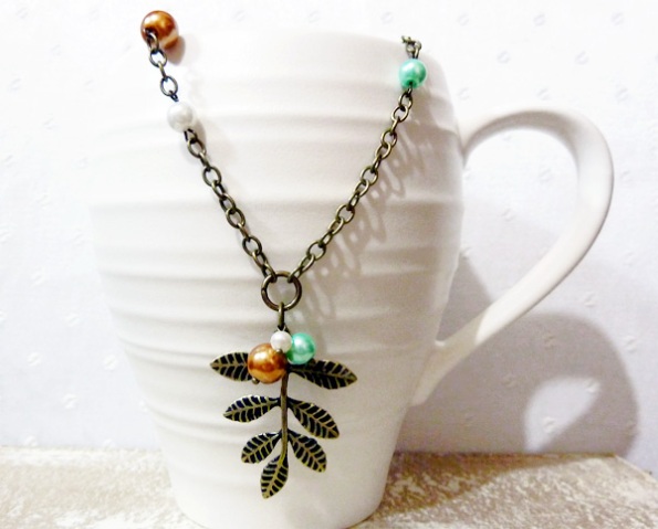 Adorn Me: Pearl and leaf pendant necklace